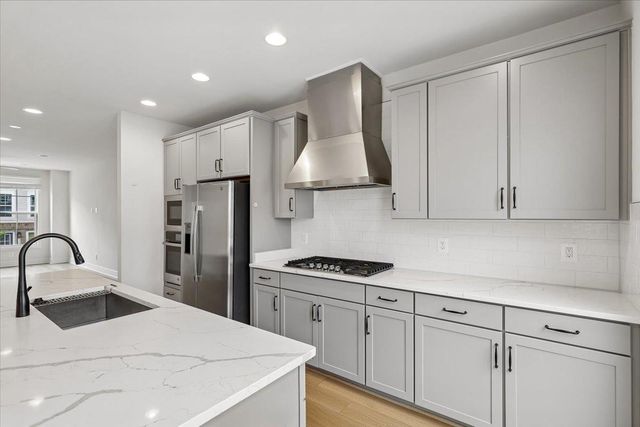 6703 UPLAND MANOR DR, Gainesville, VA 20155