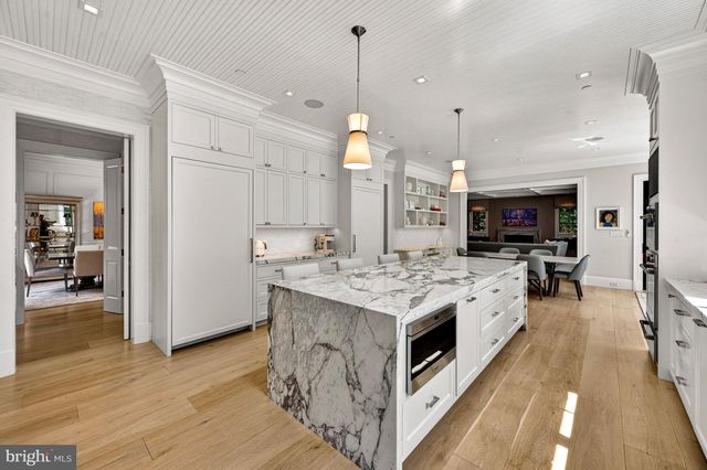 4432 CHESTNUT LN NW, Washington, DC 20007