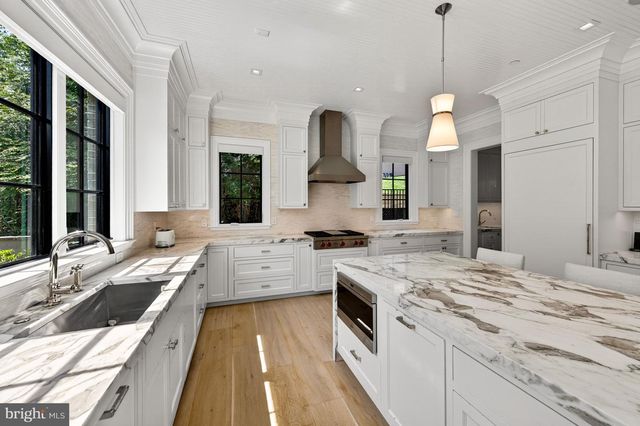 4432 CHESTNUT LN NW, Washington, DC 20007