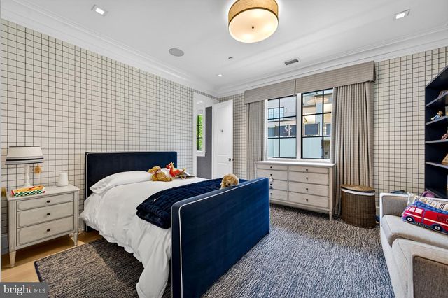 4432 CHESTNUT LN NW, Washington, DC 20007