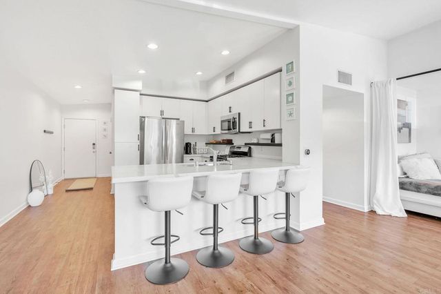 687 S Coast Highway 101 302, Encinitas, CA 92024