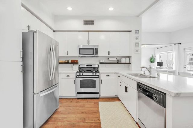 687 S Coast Highway 101 302, Encinitas, CA 92024