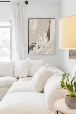 687 S Coast Highway 101 302, Encinitas, CA 92024