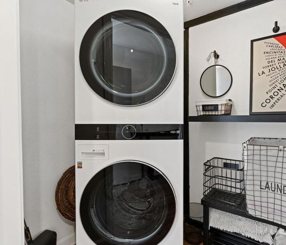 687 S Coast Highway 101 302, Encinitas, CA 92024