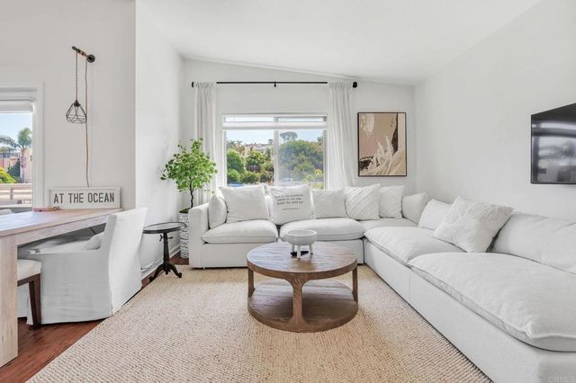 687 S Coast Highway 101 302, Encinitas, CA 92024