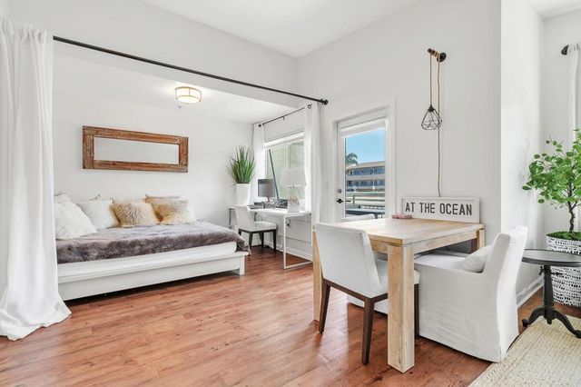 687 S Coast Highway 101 302, Encinitas, CA 92024