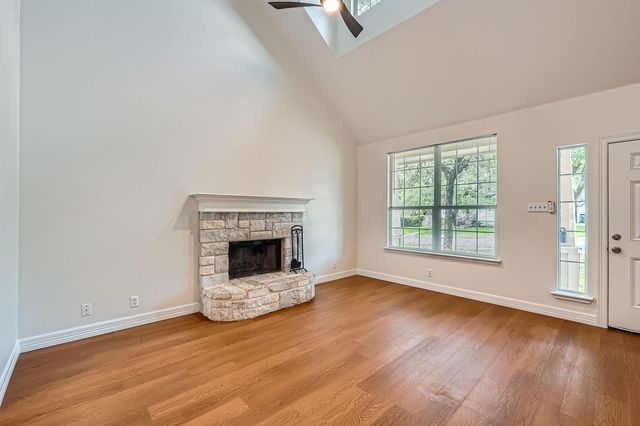 2033 Northview DR, San Marcos, TX 78666