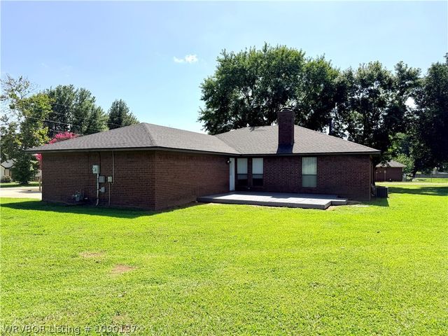 900 Gregory Avenue, Pocola, OK 74902