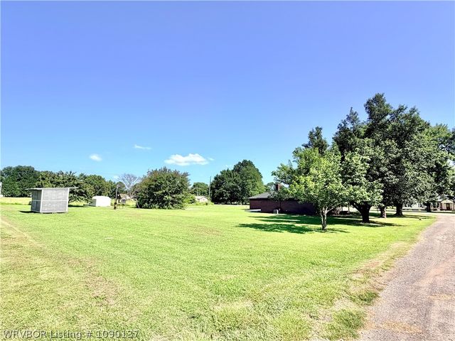 900 Gregory Avenue, Pocola, OK 74902