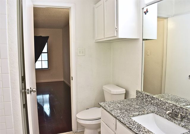 7415 Kingswood Drive, Fort Worth, TX 76133