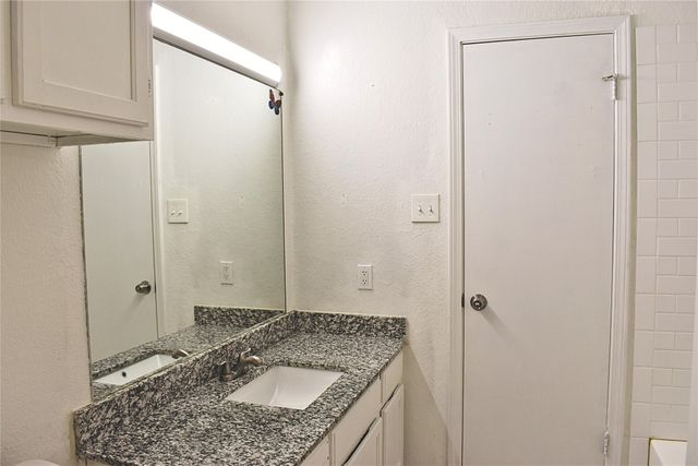 7415 Kingswood Drive, Fort Worth, TX 76133