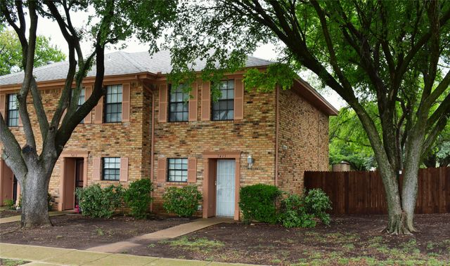 7415 Kingswood Drive, Fort Worth, TX 76133