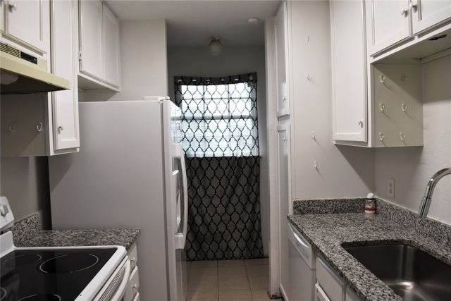 7415 Kingswood Drive, Fort Worth, TX 76133