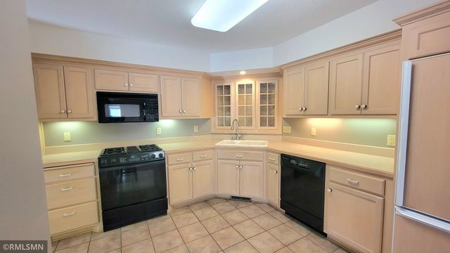 1374 Field Creek Circle, Victoria, MN 55386