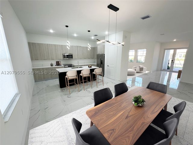 12273 SW 44th St, Davie, FL 33330