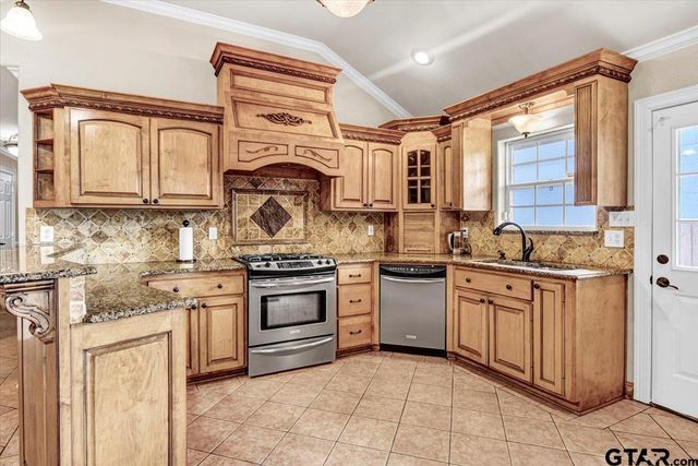 1017 E Olive St., Tyler, TX 75702