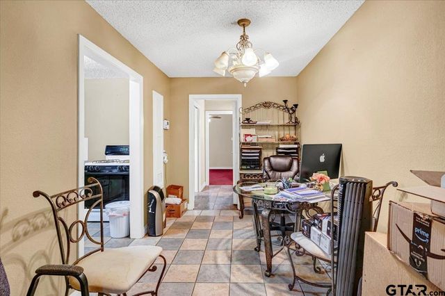 1017 E Olive St., Tyler, TX 75702