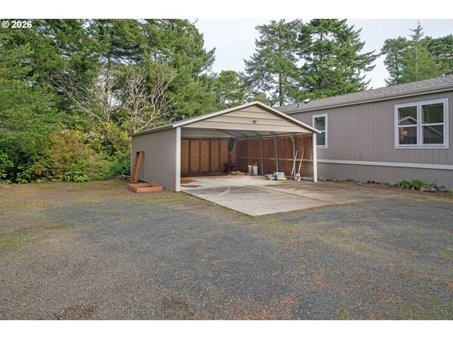 1600 RHODODENDRON Dr 200, Florence, OR 97439