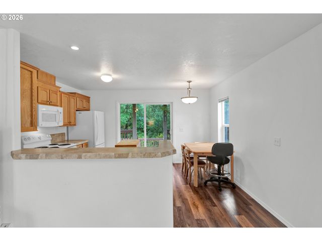 1600 RHODODENDRON Dr 200, Florence, OR 97439