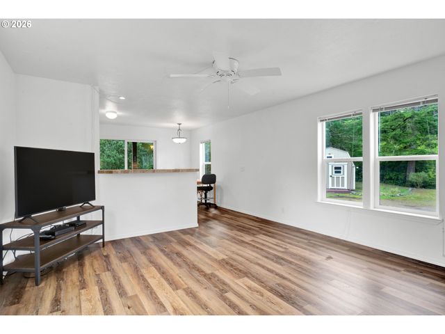 1600 RHODODENDRON Dr 200, Florence, OR 97439