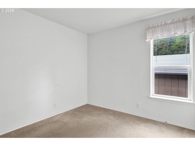 1600 RHODODENDRON Dr 200, Florence, OR 97439