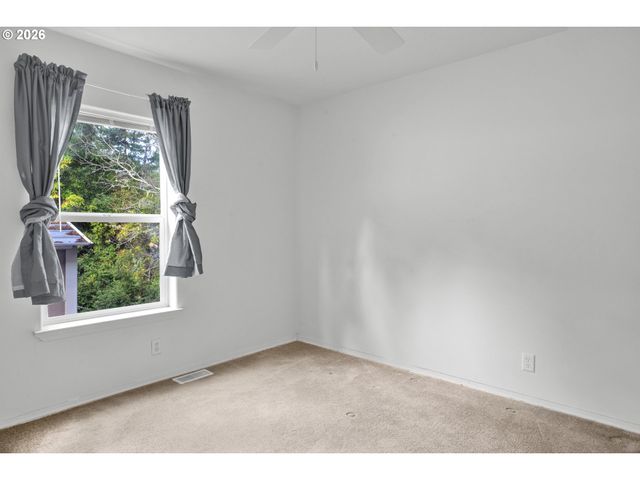 1600 RHODODENDRON Dr 200, Florence, OR 97439