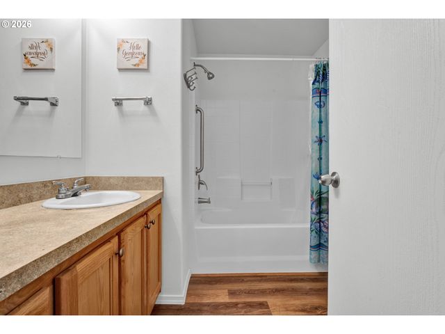 1600 RHODODENDRON Dr 200, Florence, OR 97439