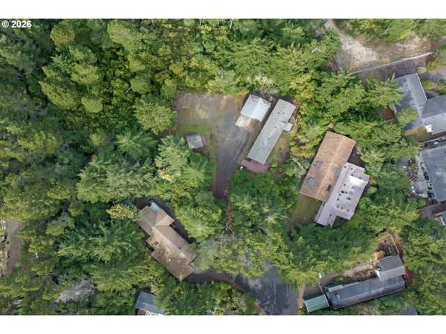 1600 RHODODENDRON Dr 200, Florence, OR 97439