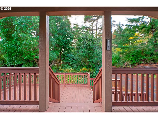 1600 RHODODENDRON Dr 200, Florence, OR 97439