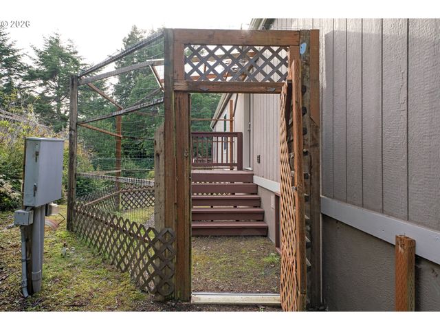 1600 RHODODENDRON Dr 200, Florence, OR 97439