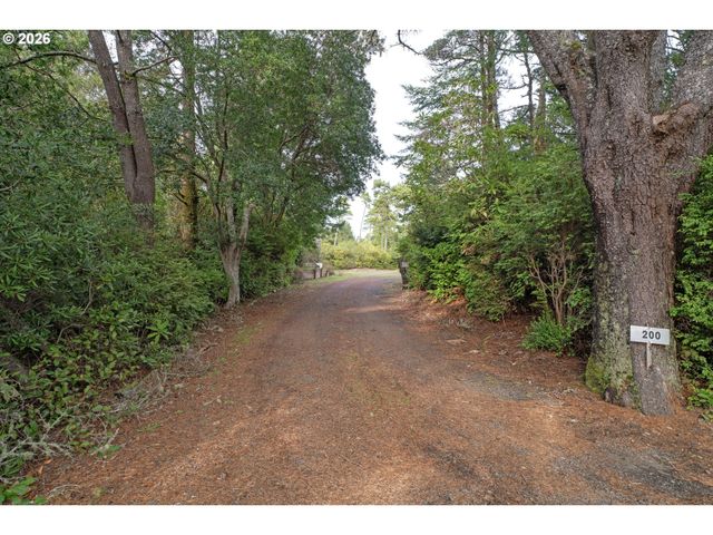 1600 RHODODENDRON Dr 200, Florence, OR 97439