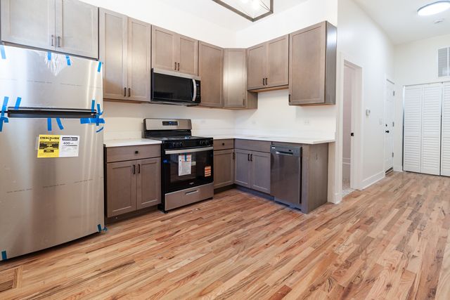 1742 N California Avenue 1F, Chicago, IL 60647