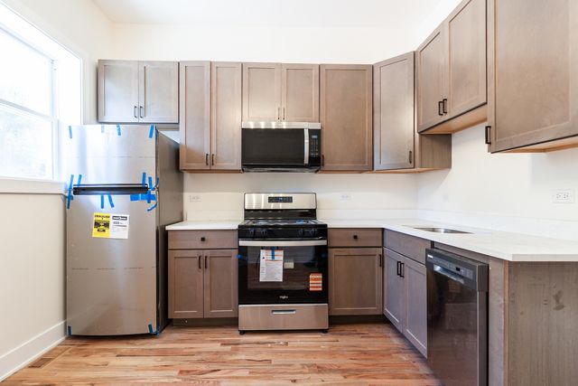 1742 N California Avenue 1F, Chicago, IL 60647