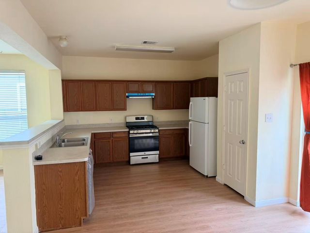 8006 Singing Sonnet Lane, Houston, TX 77072