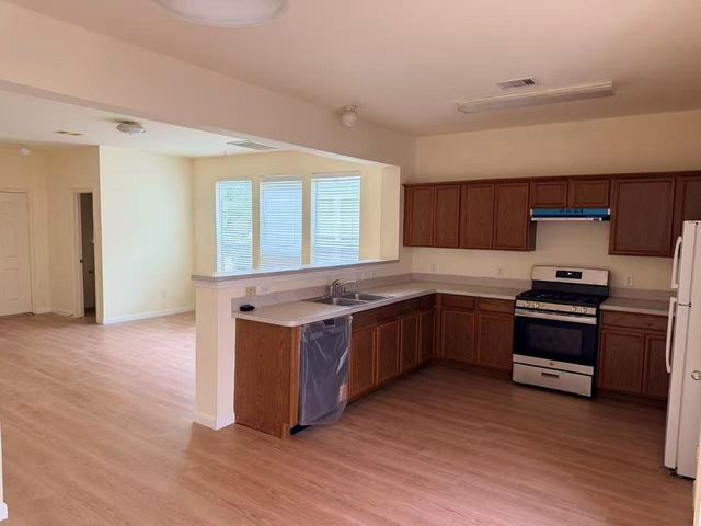 8006 Singing Sonnet Lane, Houston, TX 77072