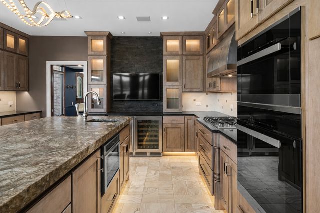 25676 N Canyon Creek Court, Barrington, IL 60010