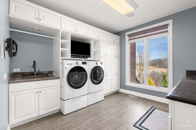 25676 N Canyon Creek Court, Barrington, IL 60010