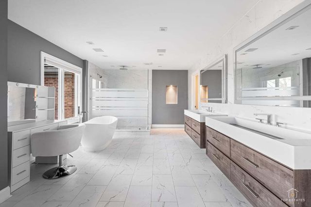 25676 N Canyon Creek Court, Barrington, IL 60010