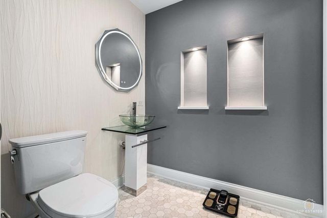 25676 N Canyon Creek Court, Barrington, IL 60010