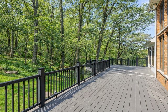 25676 N Canyon Creek Court, Barrington, IL 60010