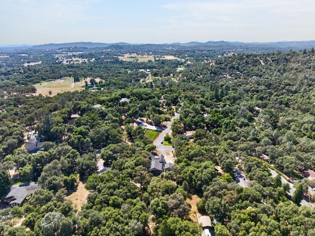 3660 Mary Ln, Auburn, CA 95602