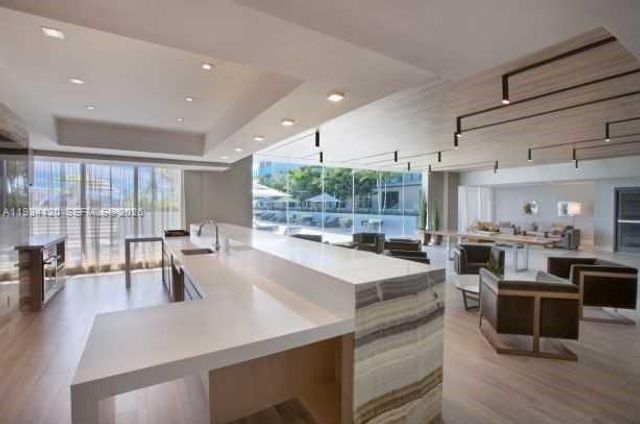 2960 NE 207 St 810, Aventura, FL 33180