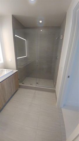 2960 NE 207 St 810, Aventura, FL 33180