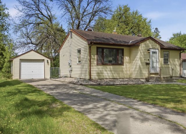 1219 12th Street S, Moorhead, MN 56560