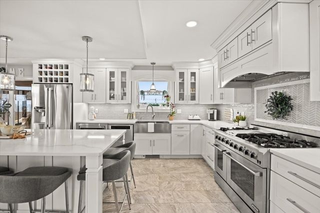 14 Nina St, New Bedford, MA 02744