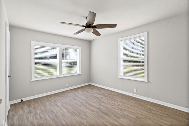 208 Lee Ivie Lane, Emory, TX 75440