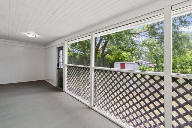 208 Lee Ivie Lane, Emory, TX 75440