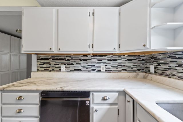 208 Lee Ivie Lane, Emory, TX 75440