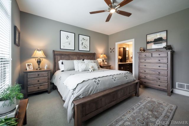 6597 Potters Wheel Drive SE, Caledonia, MI 49316