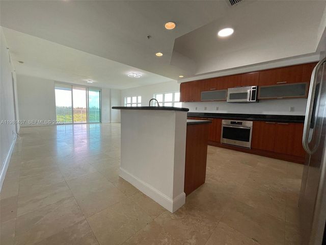 14951 Royal Oaks Ln 709, North Miami, FL 33181